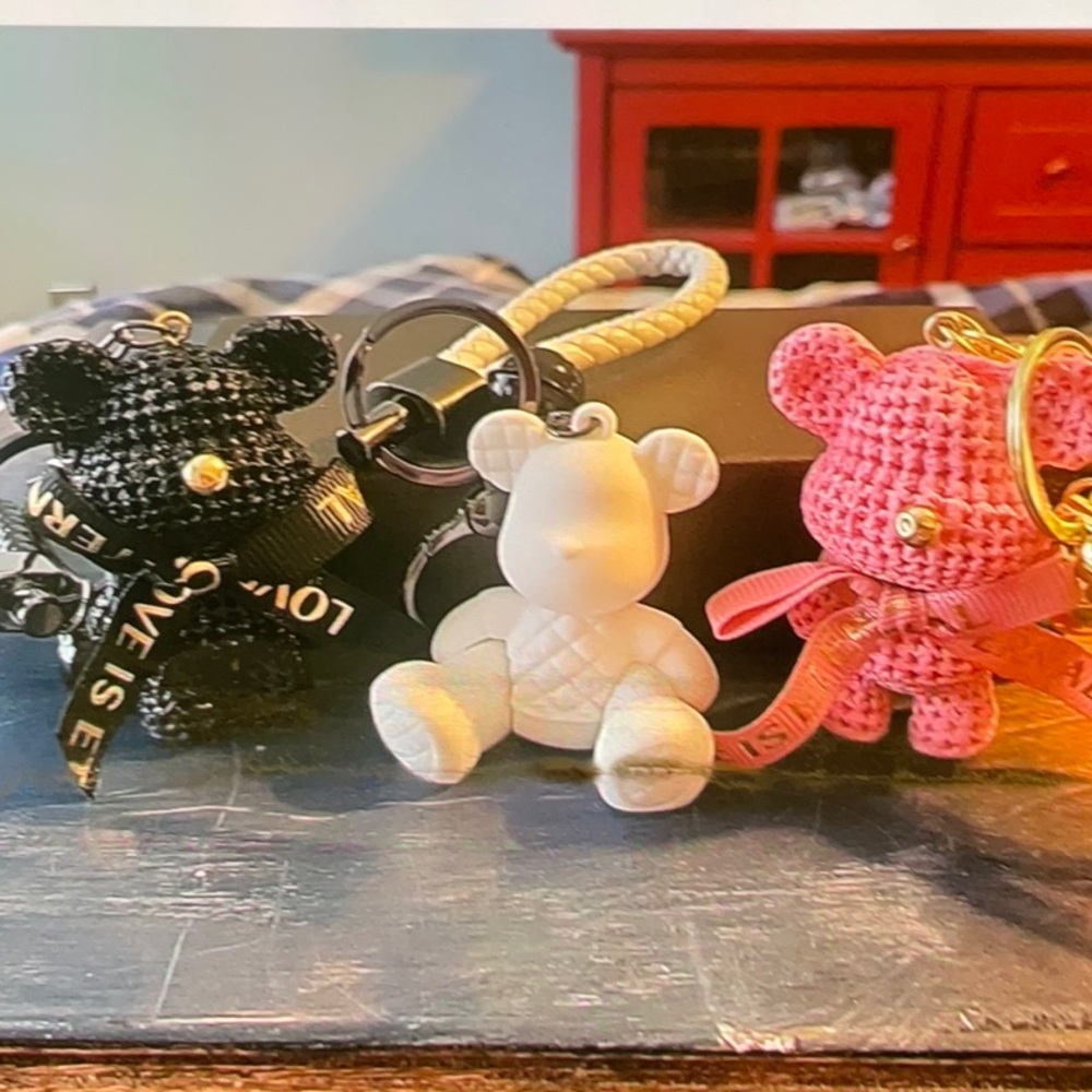 Set of bear keychains
